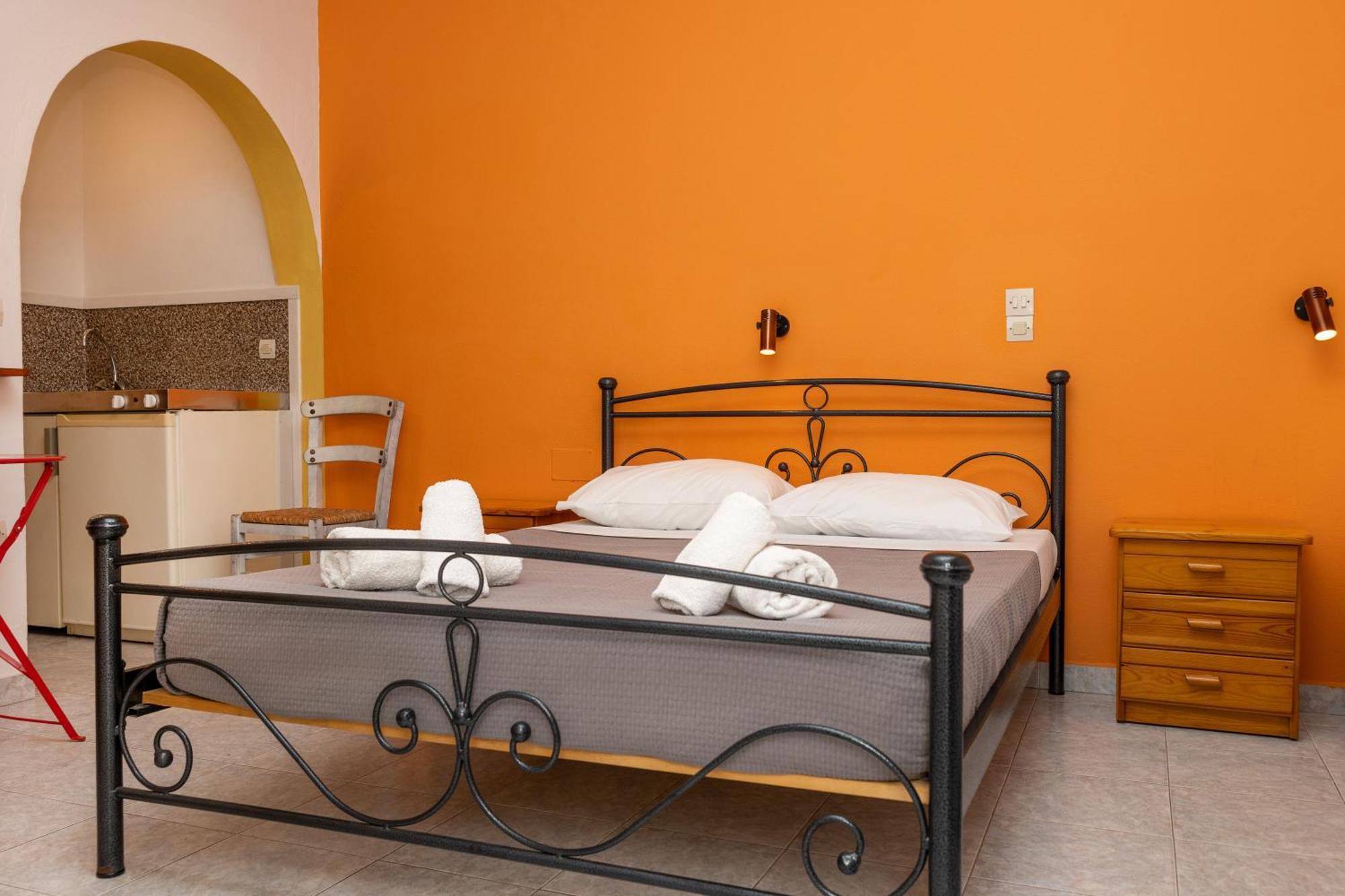 Depis Economy Apartments Naxos City Εξωτερικό φωτογραφία